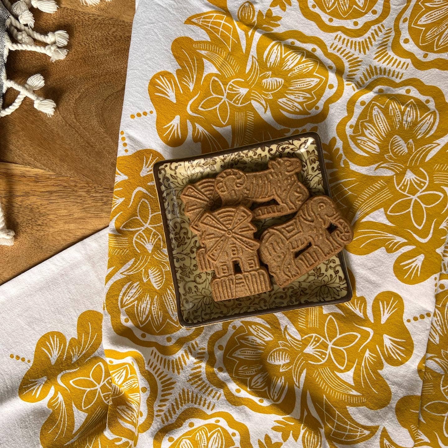 Rosemaling Art Cotton Tea Towel: Forest Green