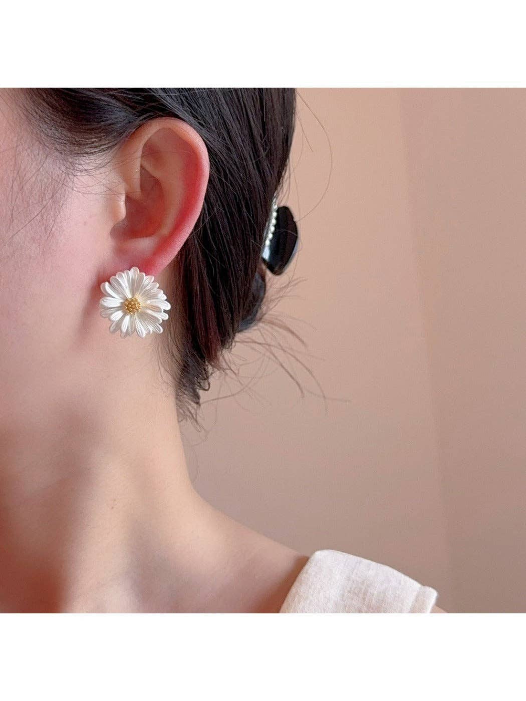White daisy with yellow center - Simple Floral Stud Earrings