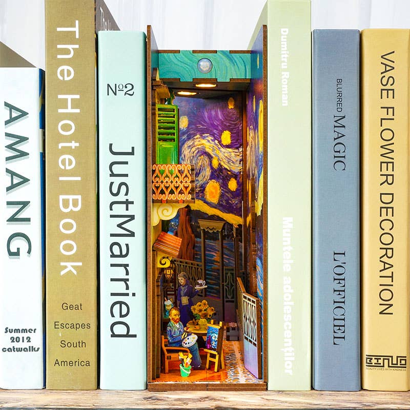 Vincent's World- DIY Book Nook Kit